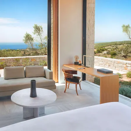 מלון Amanzoe 5*