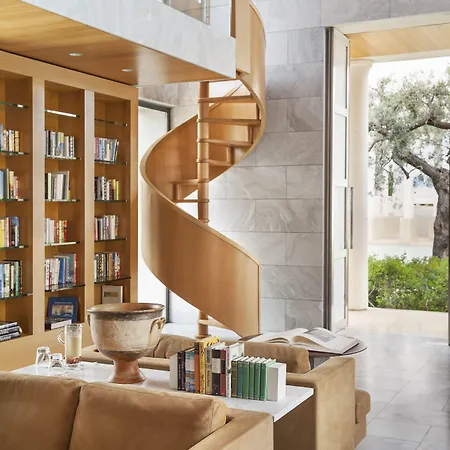 מלון Amanzoe 5*